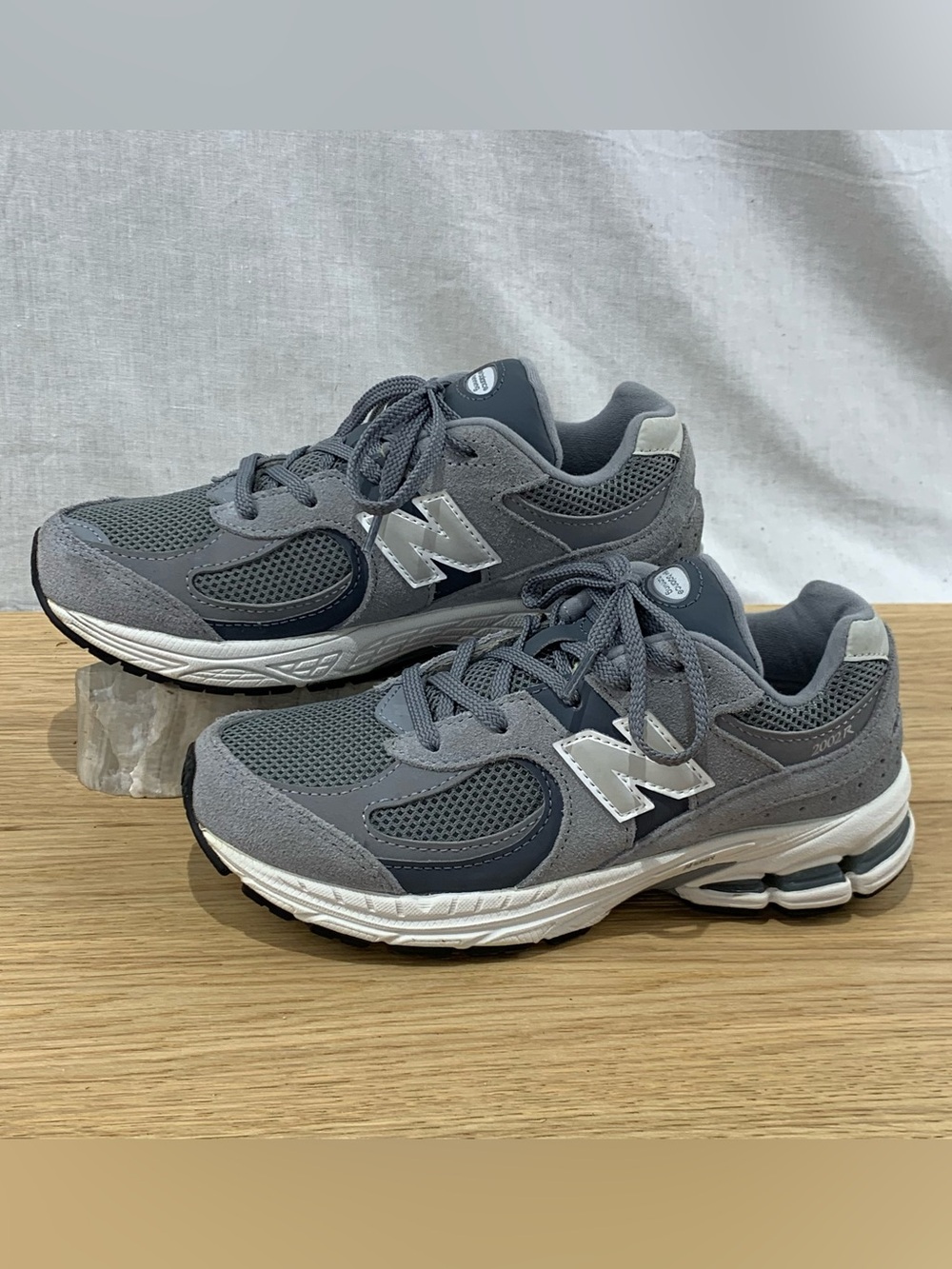 New Balance 2002R Youth Kid’s Size 3 M Gray Athletic Shoes